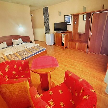 Hotel Alkotmany Vendeghaz Sárvár Esterno foto