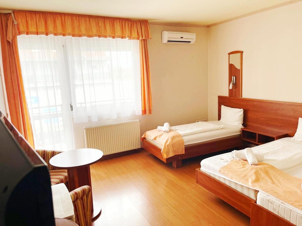 Hotel Alkotmany Vendeghaz Sárvár Esterno foto