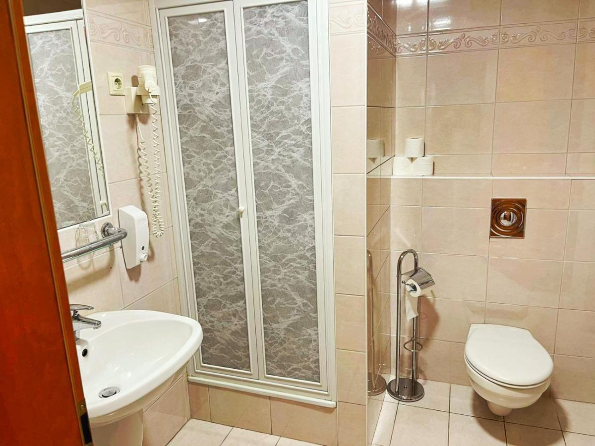 Hotel Alkotmany Vendeghaz Sárvár Esterno foto