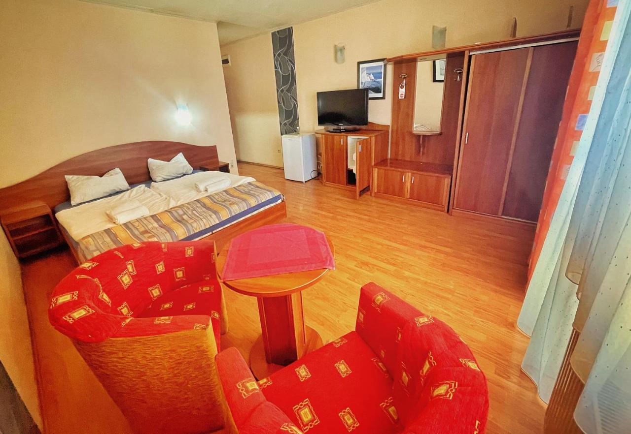 Hotel Alkotmany Vendeghaz Sárvár Esterno foto