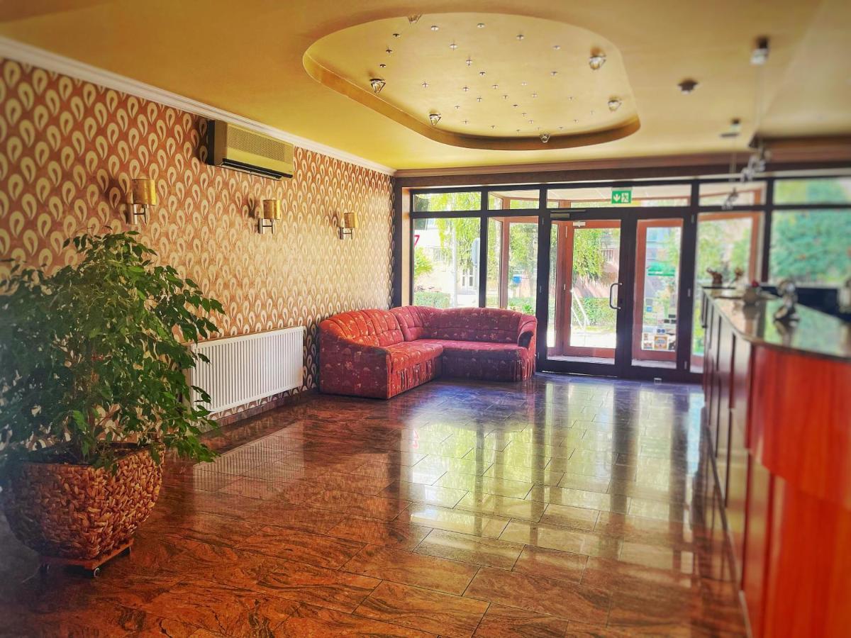Hotel Alkotmany Vendeghaz Sárvár Esterno foto
