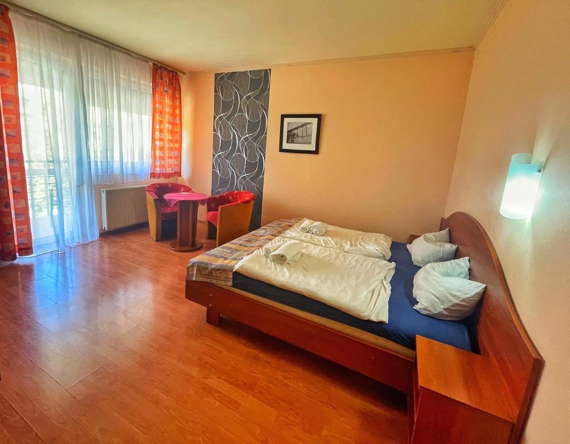 Hotel Alkotmany Vendeghaz Sárvár Esterno foto