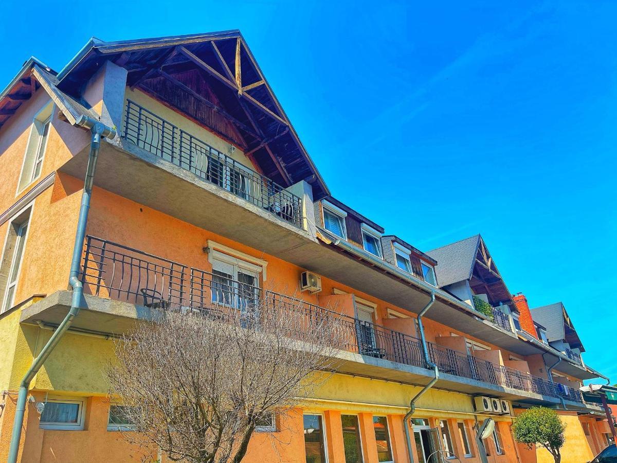 Hotel Alkotmany Vendeghaz Sárvár Esterno foto