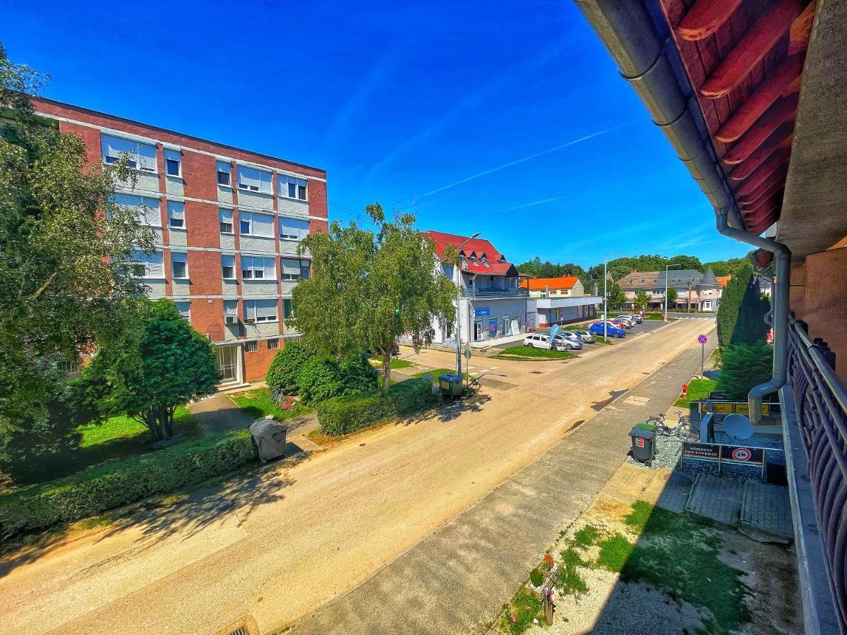 Hotel Alkotmany Vendeghaz Sárvár Esterno foto